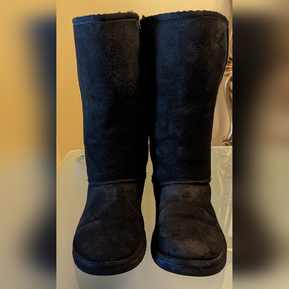 UGG Shoes - UGG CLASSIC TALL BOOTS SZ 5